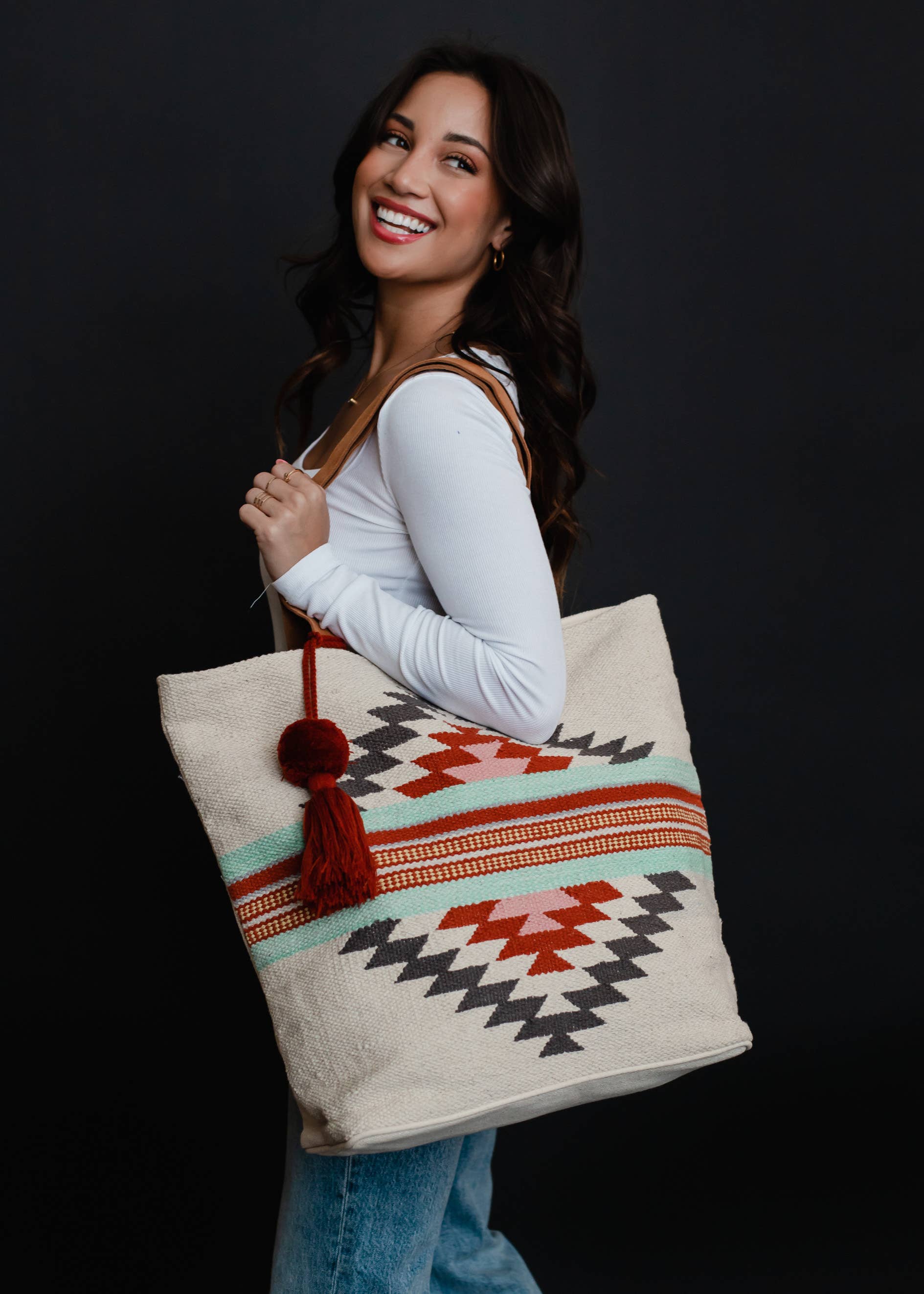 Stylish Aztec-patterned tote bag perfect for weekend getaways. Plenty of Pattern